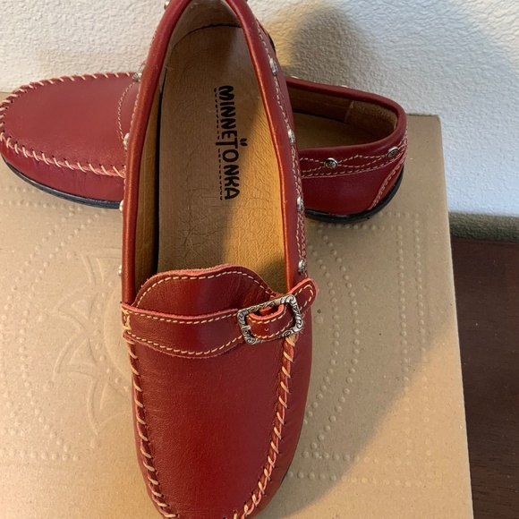 NEW! Minnetonka Moccasins Red Size 5 - Picture 7 of 10